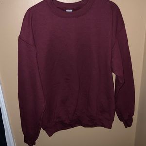 Gildan Heavy Blend maroon crew neck sweater, size M